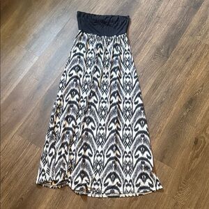 Loila Black and White Maxi Dress with Elastic Waist
